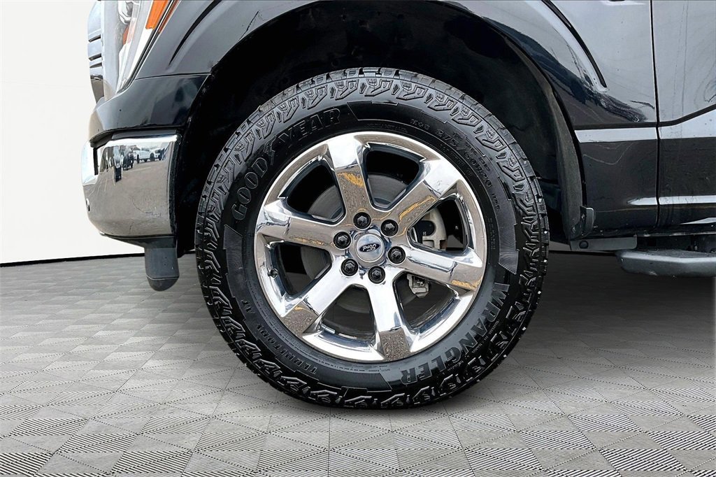 Certified 2021 Ford F150 XLT w/ Equipment Group 302A High image 11