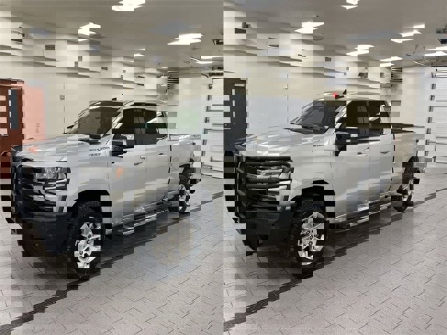 Used 2021 Chevrolet Silverado 1500 LT w/ Convenience Package II image 4