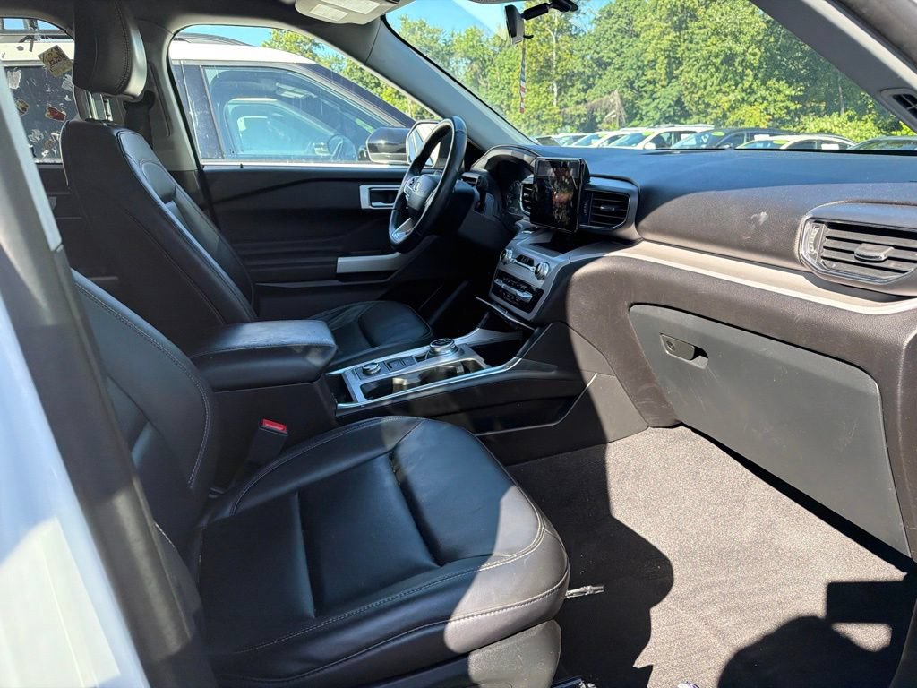 Certified 2023 Ford Explorer XLT w/ Equipment Group 202A AWD/4WD image 5