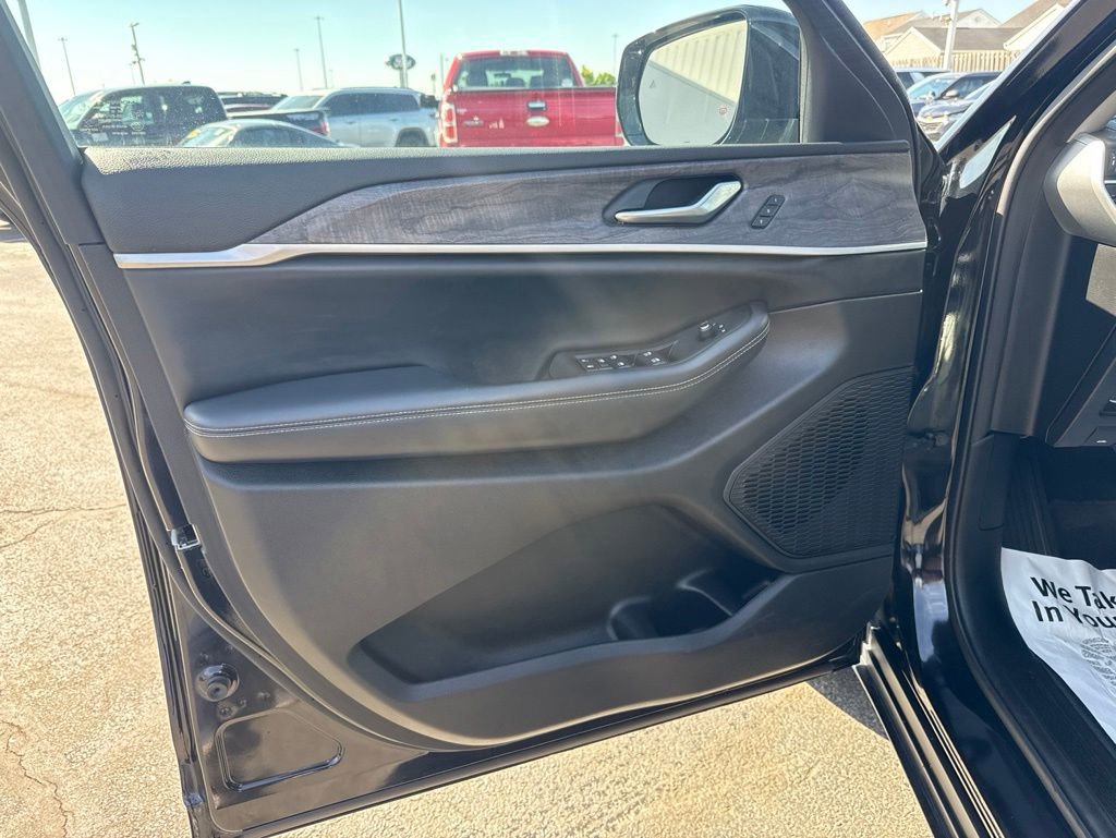 Used 2023 Jeep Grand Cherokee Limited AWD/4WD image 10