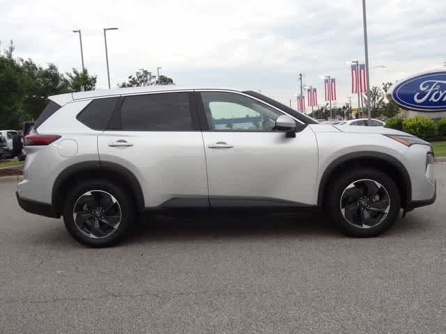 Used 2025 Nissan Rogue SV AWD/4WD image 4