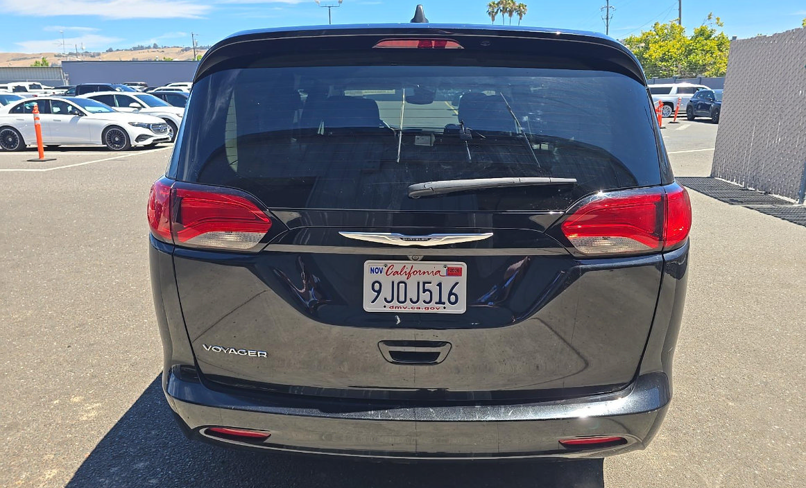Used 2024 Chrysler Voyager LX FWD image 5
