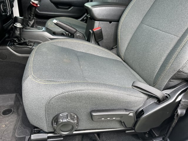 Used 2025 Jeep Wrangler Sport AWD/4WD image 19