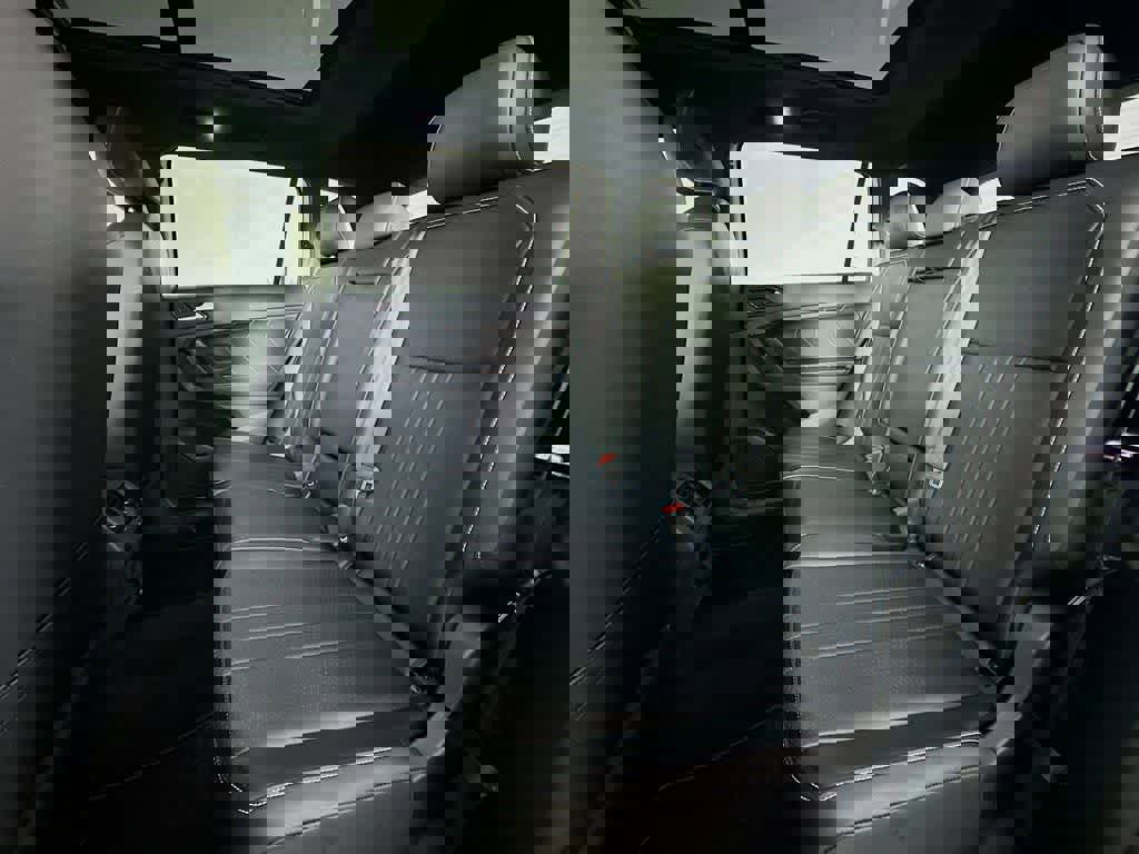 Used 2024 Volkswagen Tiguan SE R-Line image 14