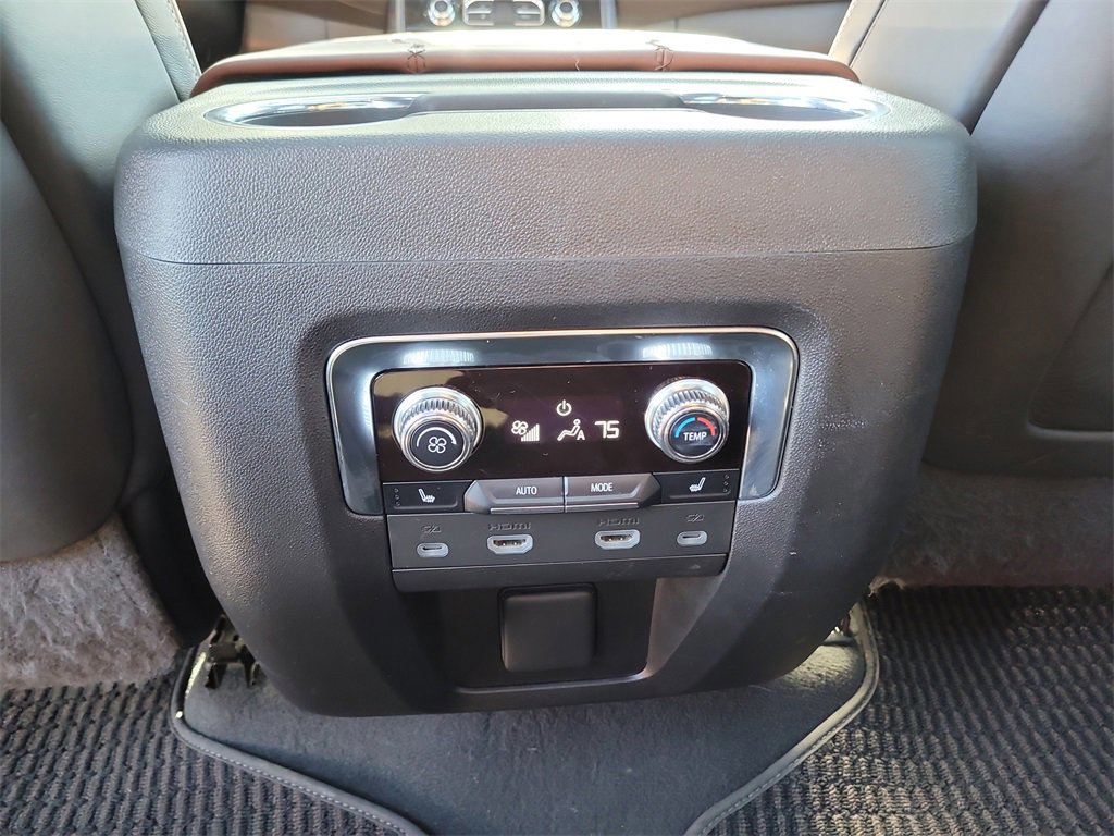 Used 2023 GMC Yukon Denali Ultimate image 16