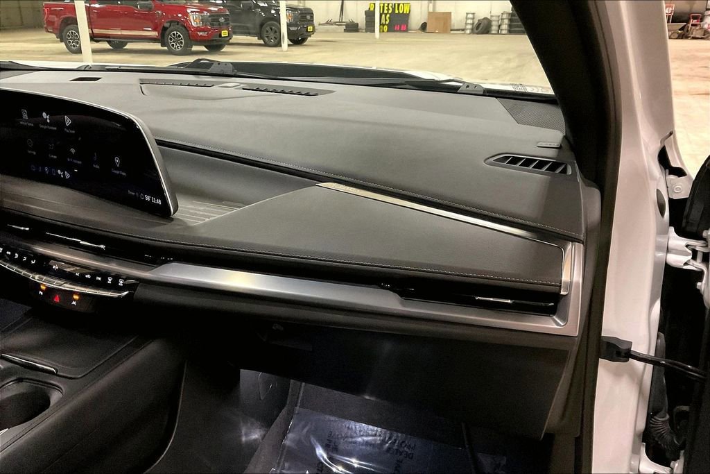 Used 2024 Cadillac XT4 Premium Luxury image 15