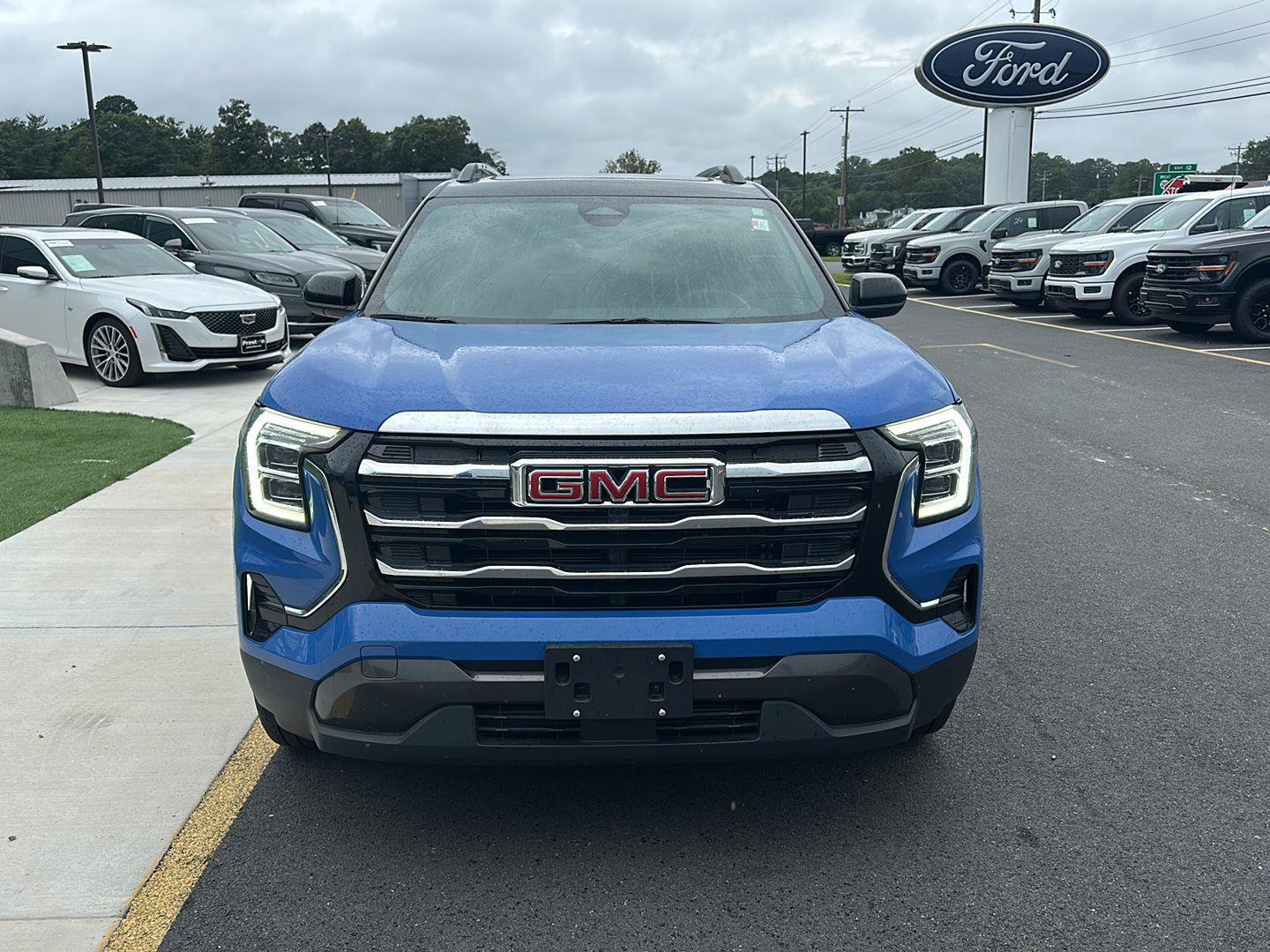 Used 2025 GMC Terrain Elevation w/ Elevation Premium Package AWD/4WD image 2
