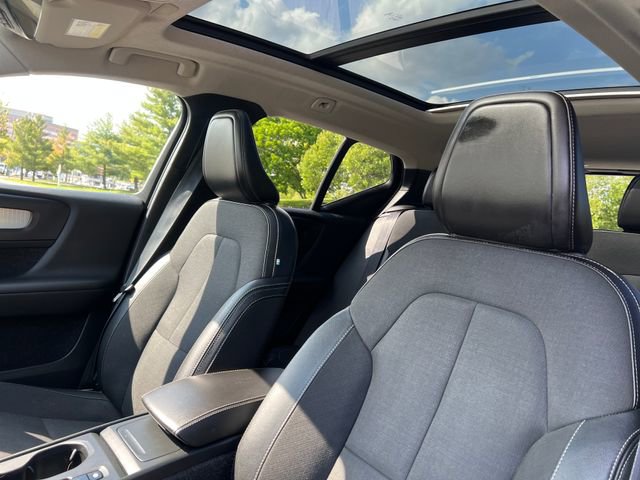 Used 2020 Volvo XC40 T5 Momentum w/ Protection Package Premier AWD/4WD image 17