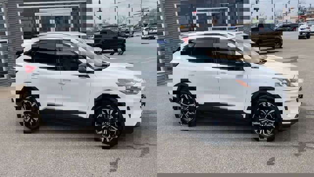 Certified 2021 Ford Escape SE w/ SE Sport Appearance Package image 3