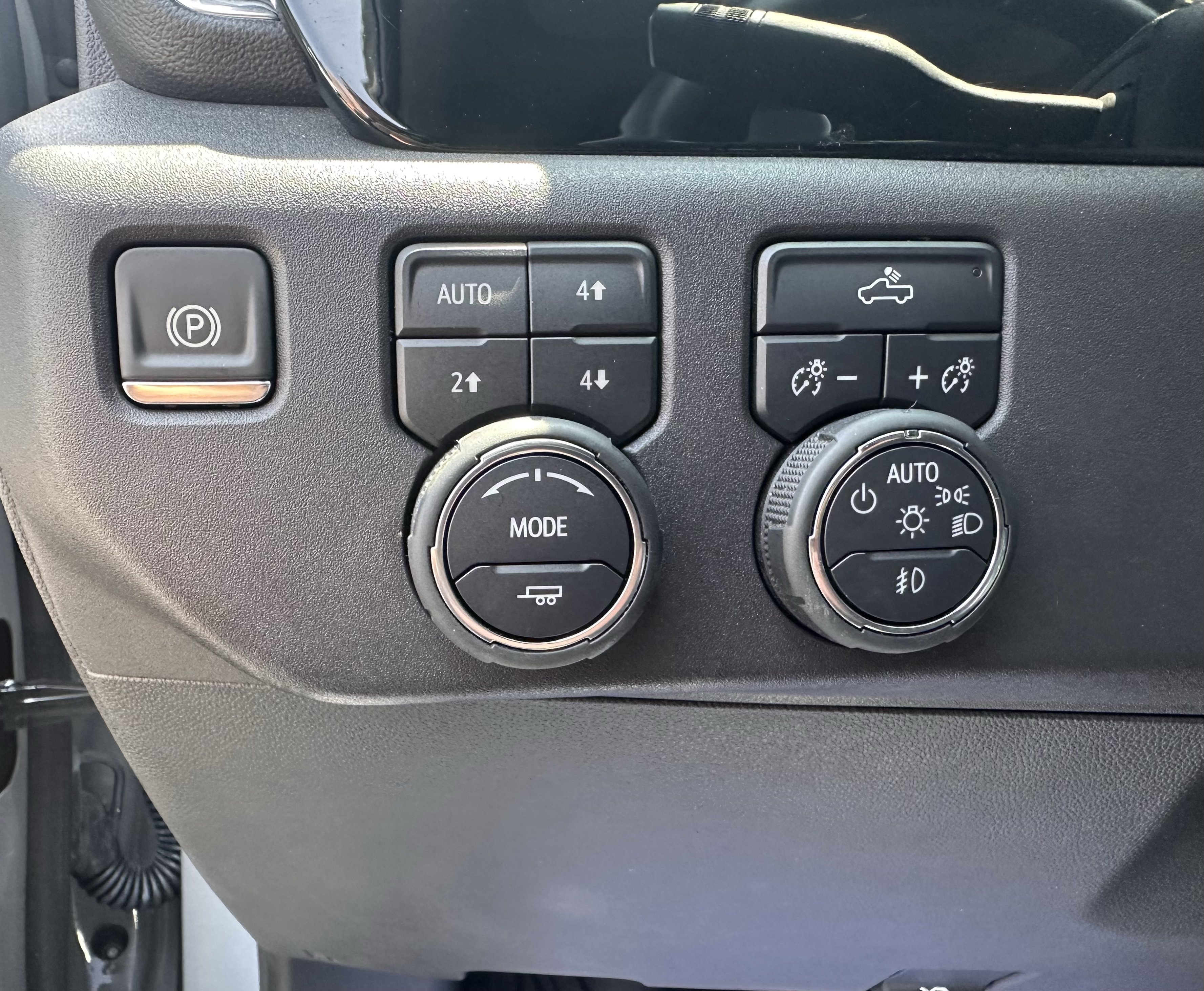 Used 2024 Chevrolet Silverado 1500 LT Trail Boss w/ Convenience Package II AWD/4WD image 18