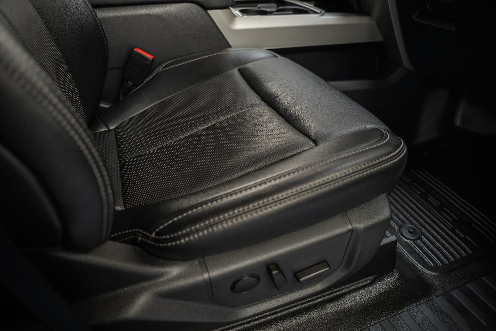 Certified 2022 Ford F250 Lariat w/ Black Appearance Pkg image 44