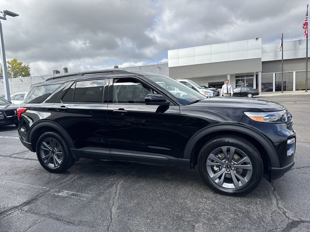 Certified 2022 Ford Explorer XLT w/ Equipment Group 202A image 10