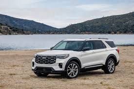Certified 2025 Ford Explorer Platinum RWD image 1
