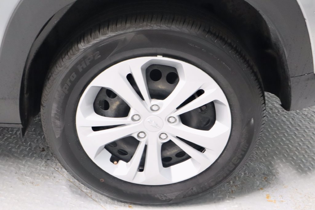 Used 2025 Chevrolet Trax LS FWD image 18