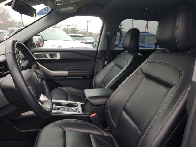 Certified 2023 Ford Explorer XLT w/ Equipment Group 202A image 9