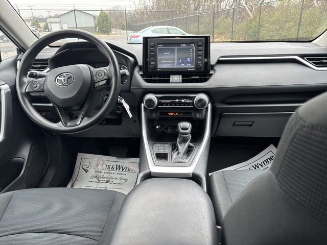 Used 2021 Toyota RAV4 LE image 10