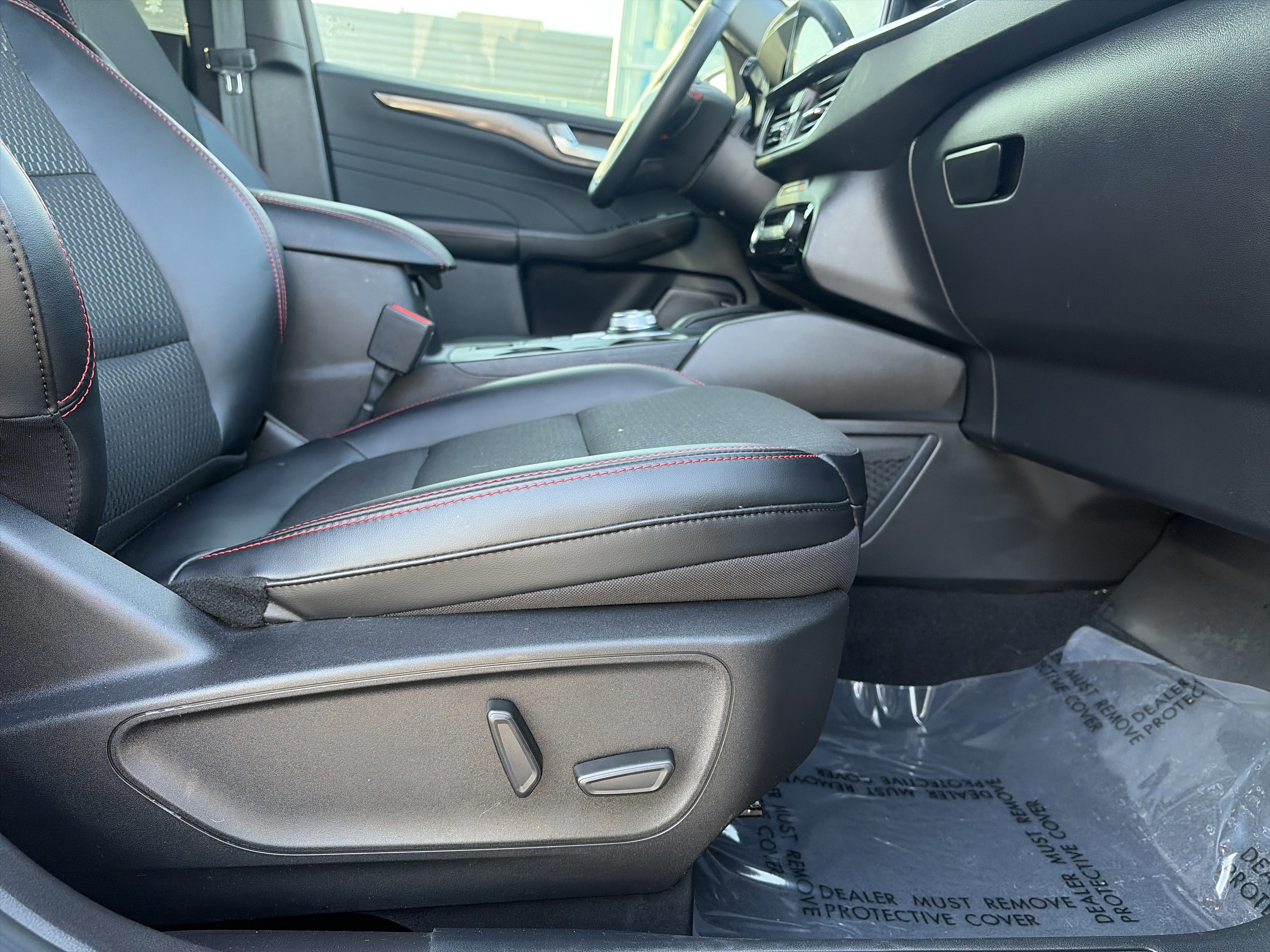 Certified 2023 Ford Escape ST-Line Select w/ Tech Pack #2 image 32