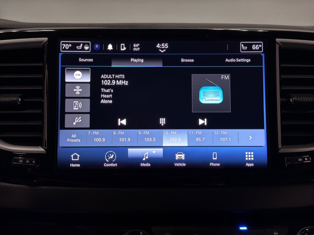 Used 2023 Chrysler Pacifica Touring-L image 20