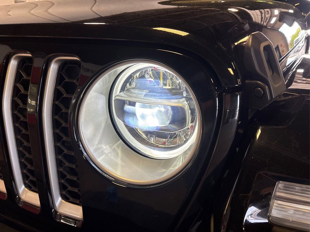Used 2022 Jeep Wrangler Unlimited Sahara w/ Cold Weather Group AWD/4WD image 21