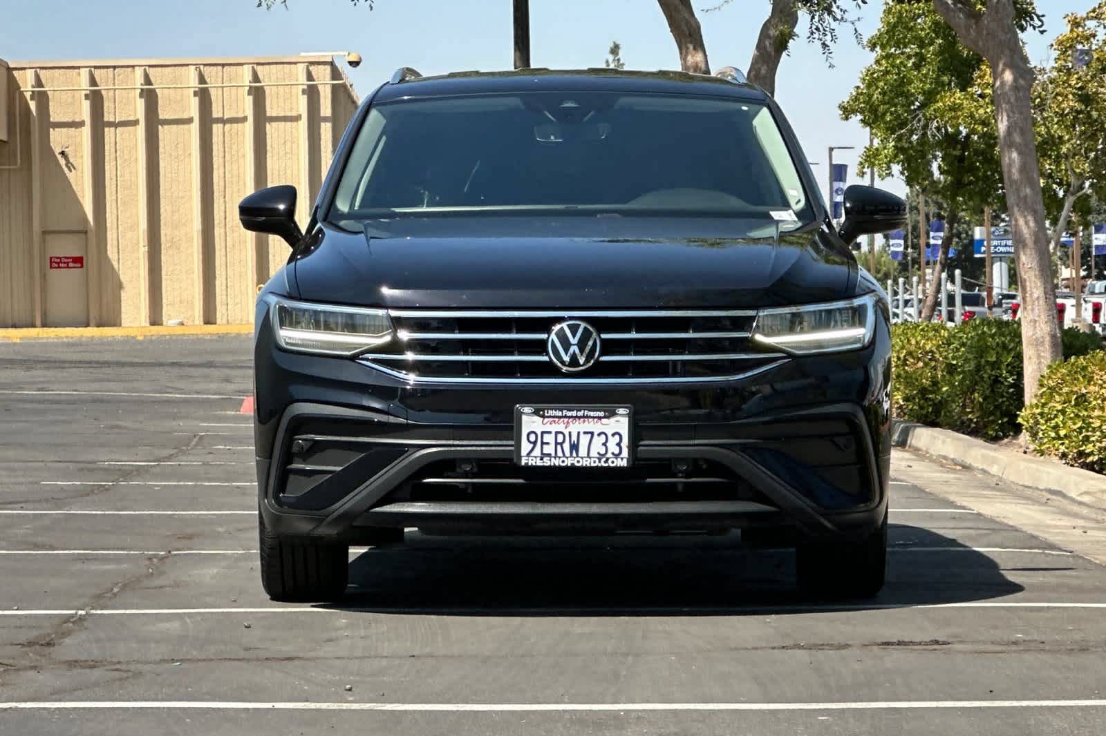 Used 2023 Volkswagen Tiguan SE AWD/4WD image 11