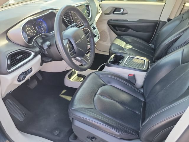 Used 2022 Chrysler Pacifica Touring-L FWD image 23