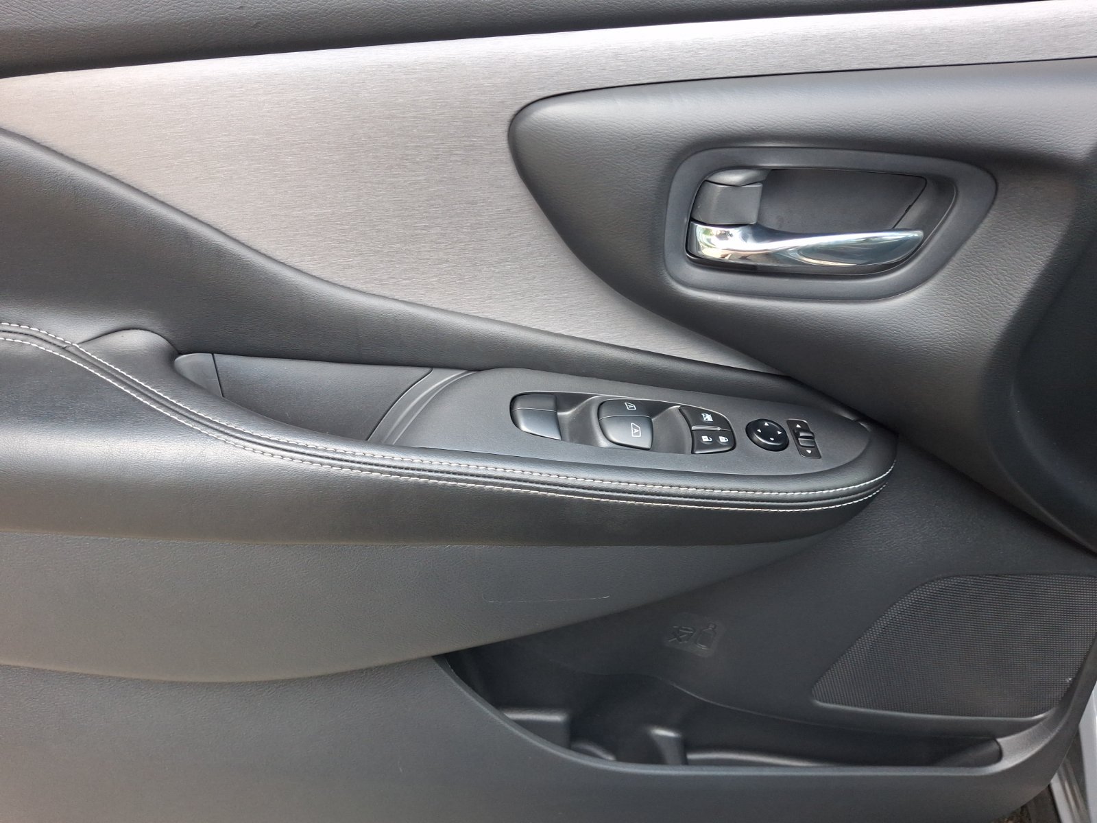 Used 2022 Nissan Murano SV w/ SV Midnight Edition Package FWD image 15