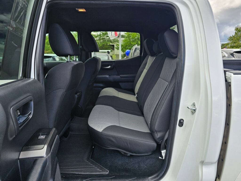 Used 2022 Toyota Tacoma TRD Sport w/ Black Out Package (TMS) AWD/4WD image 12