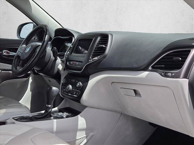 Used 2021 Jeep Cherokee Latitude Lux FWD image 21