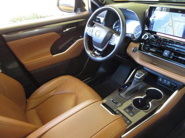 Used 2022 Toyota Highlander Platinum FWD image 22