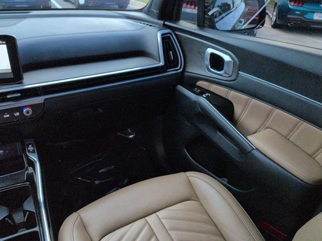 Used 2026 Kia Sorento SX Prestige w/ Olive Brown Leather Package AWD/4WD image 17