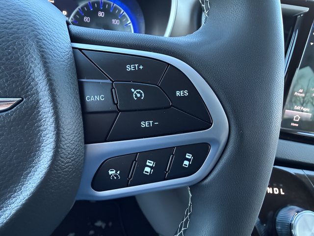 Used 2024 Chrysler Pacifica Touring-L FWD image 17