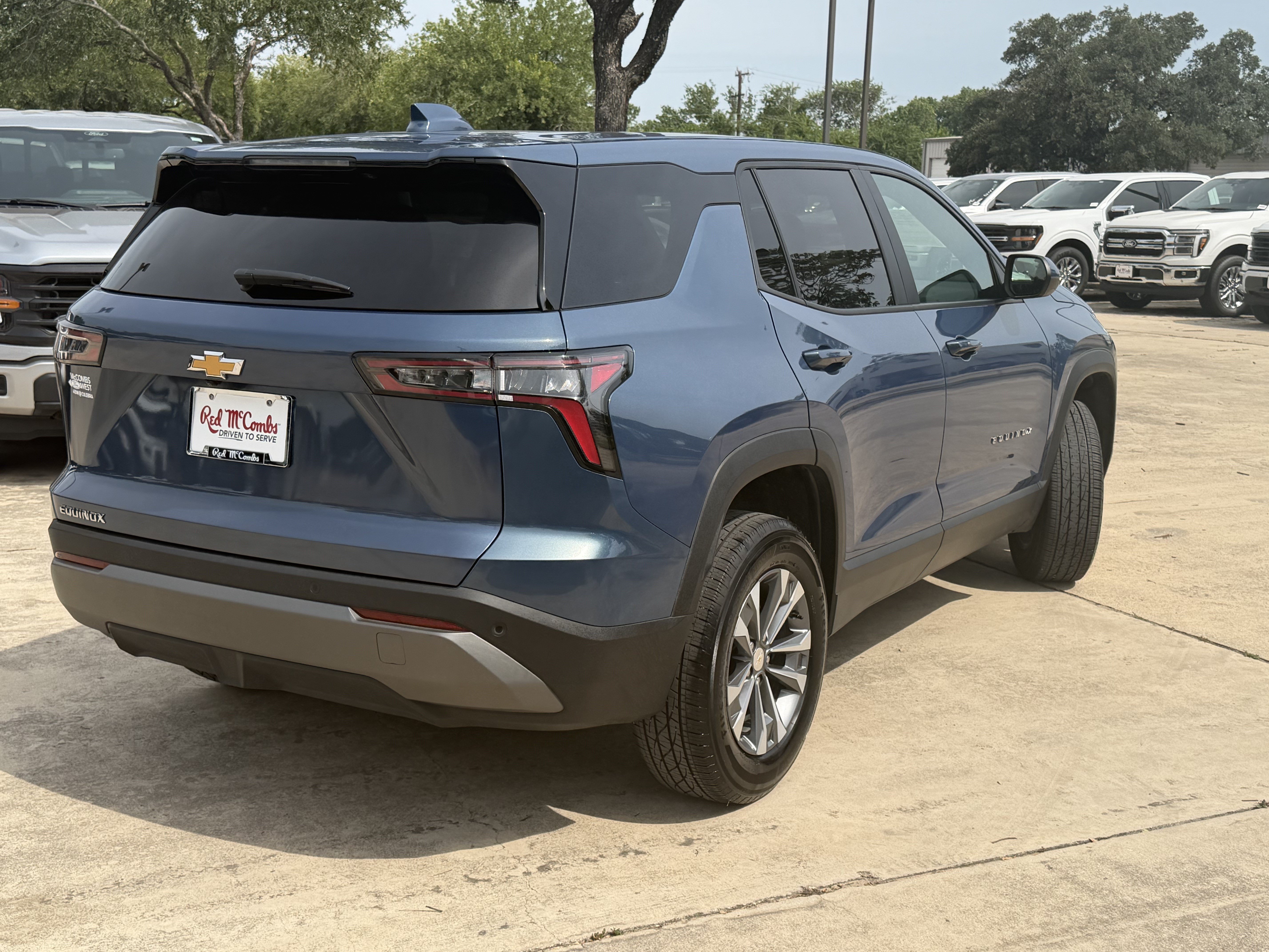 Used 2025 Chevrolet Equinox LT FWD image 5
