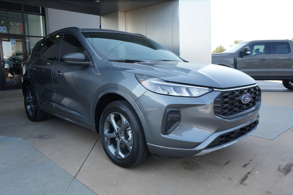 Certified 2024 Ford Escape ST-Line AWD/4WD image 3