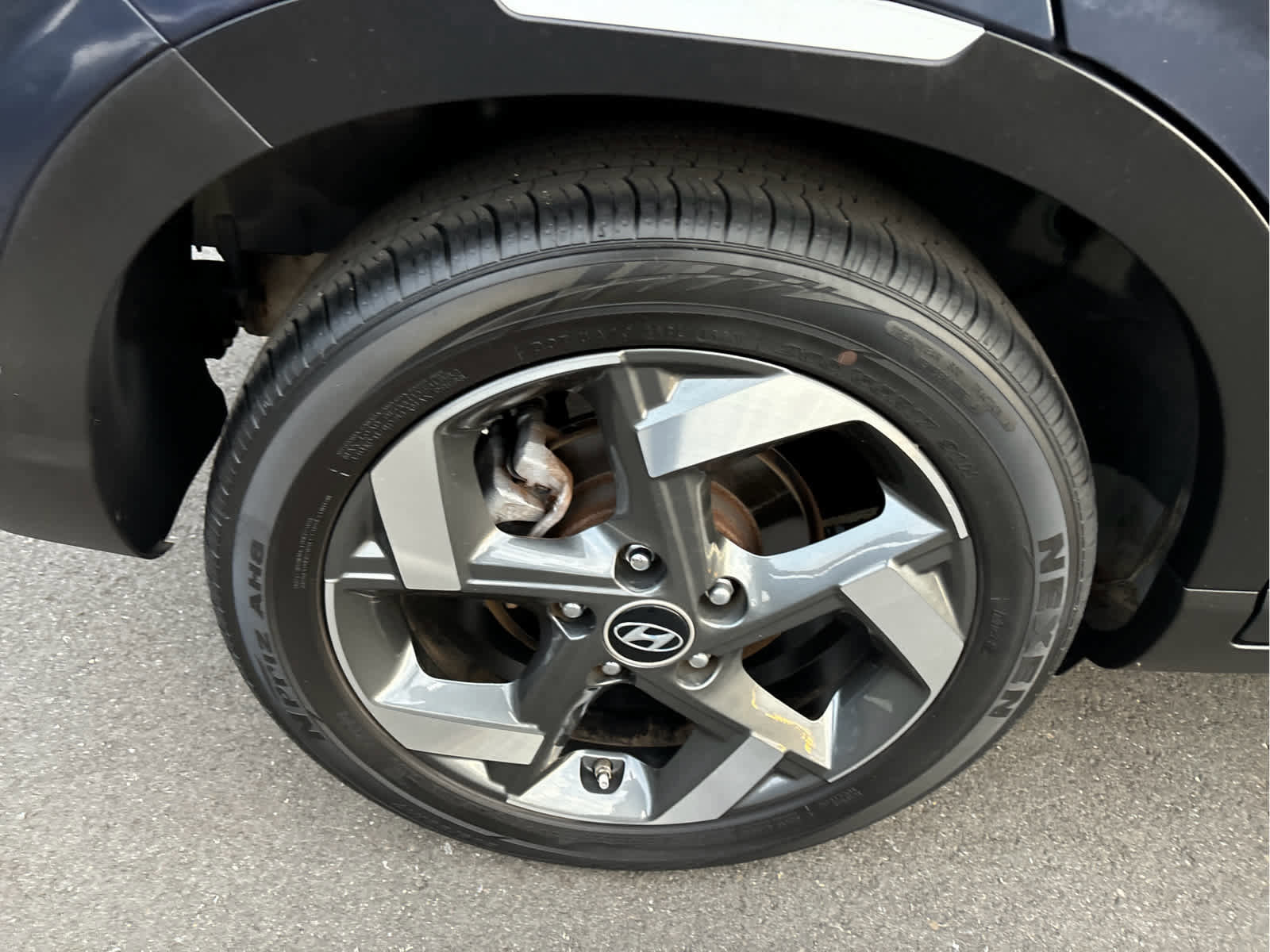 Used 2023 Hyundai Venue Limited image 32