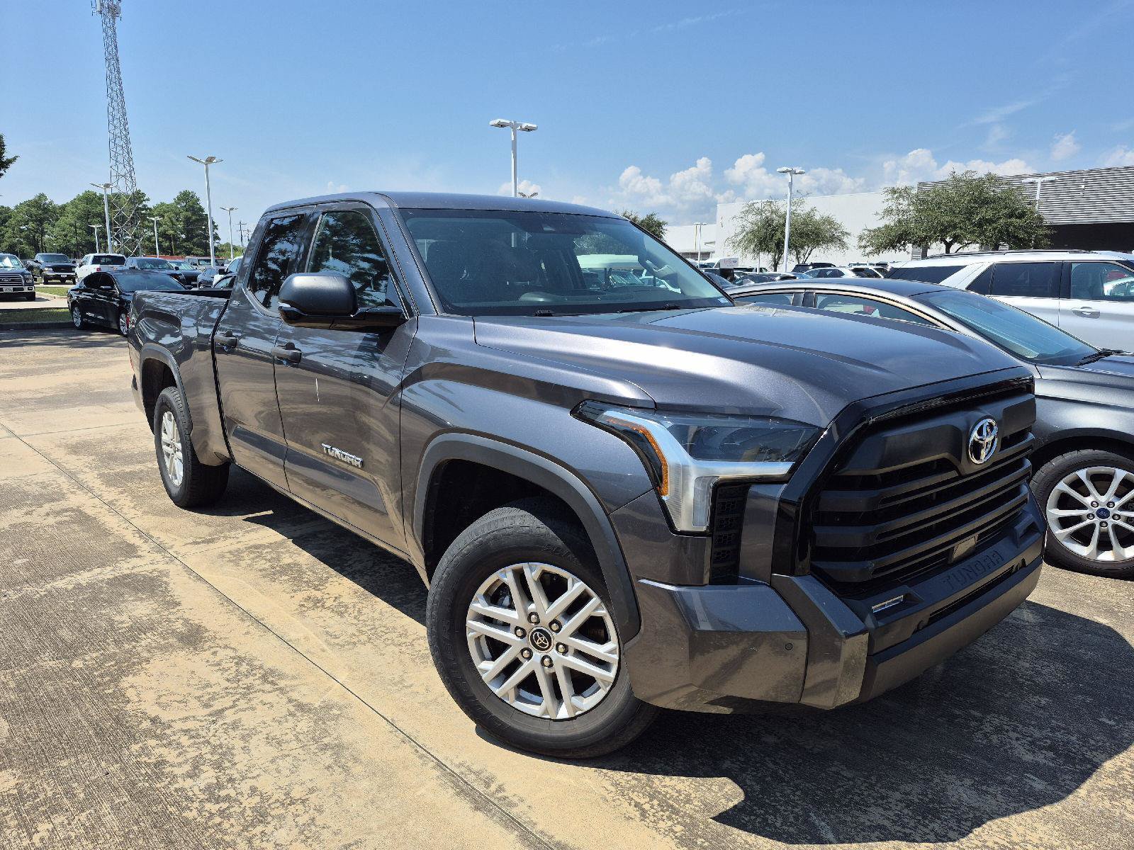 Used 2022 Toyota Tundra SR5 w/ SR5 Convenience Package RWD image 3