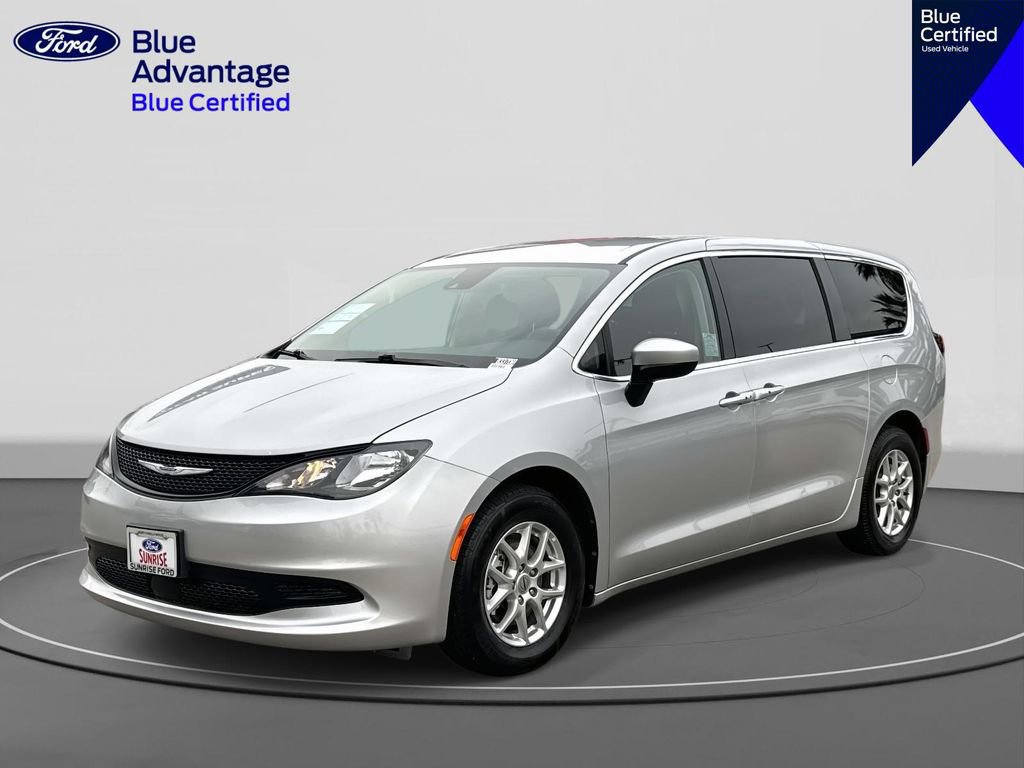 Used 2023 Chrysler Voyager LX image 1