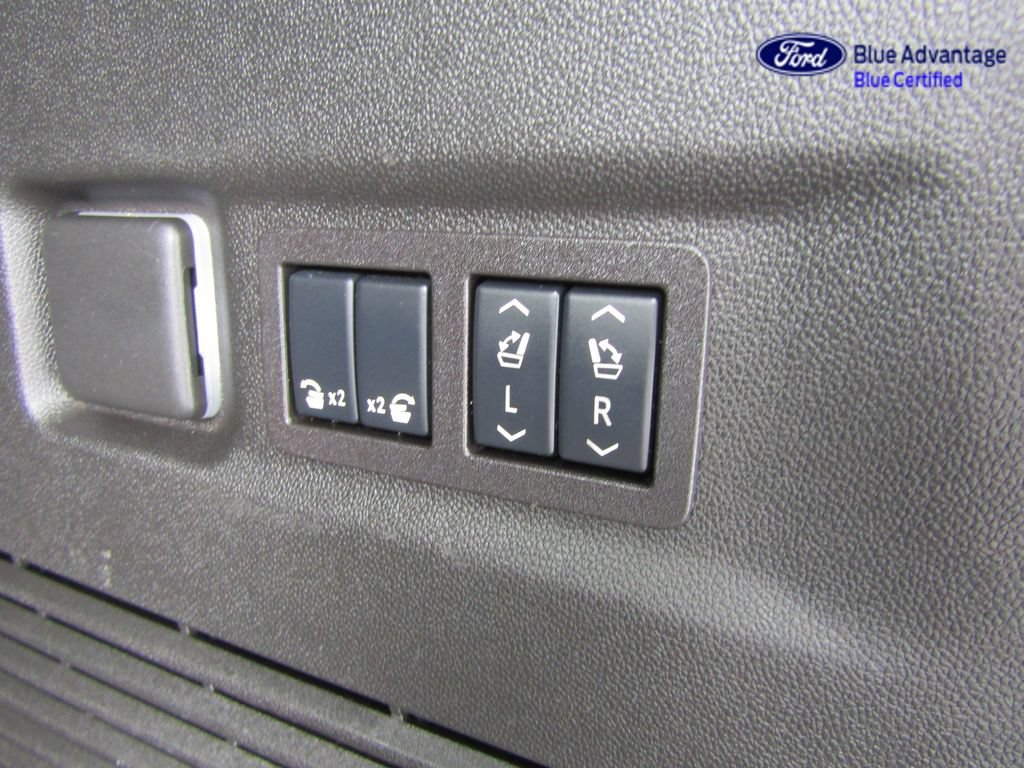 Used 2025 GMC Yukon XL AT4 w/ AT4 Premium Package AWD/4WD image 25