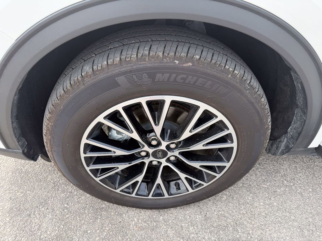 Certified 2025 Ford Escape SE image 30