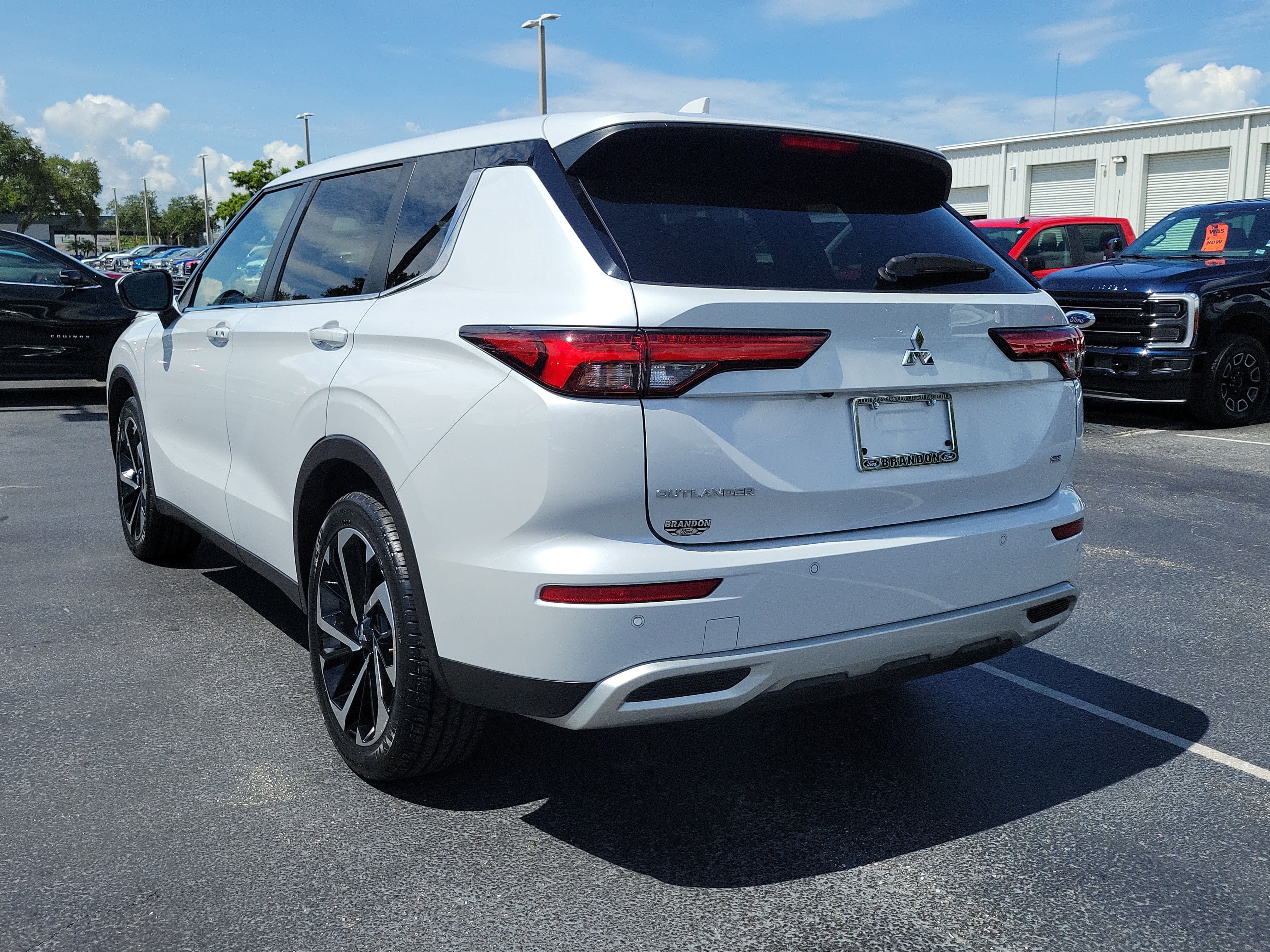 Used 2024 Mitsubishi Outlander SE FWD image 6
