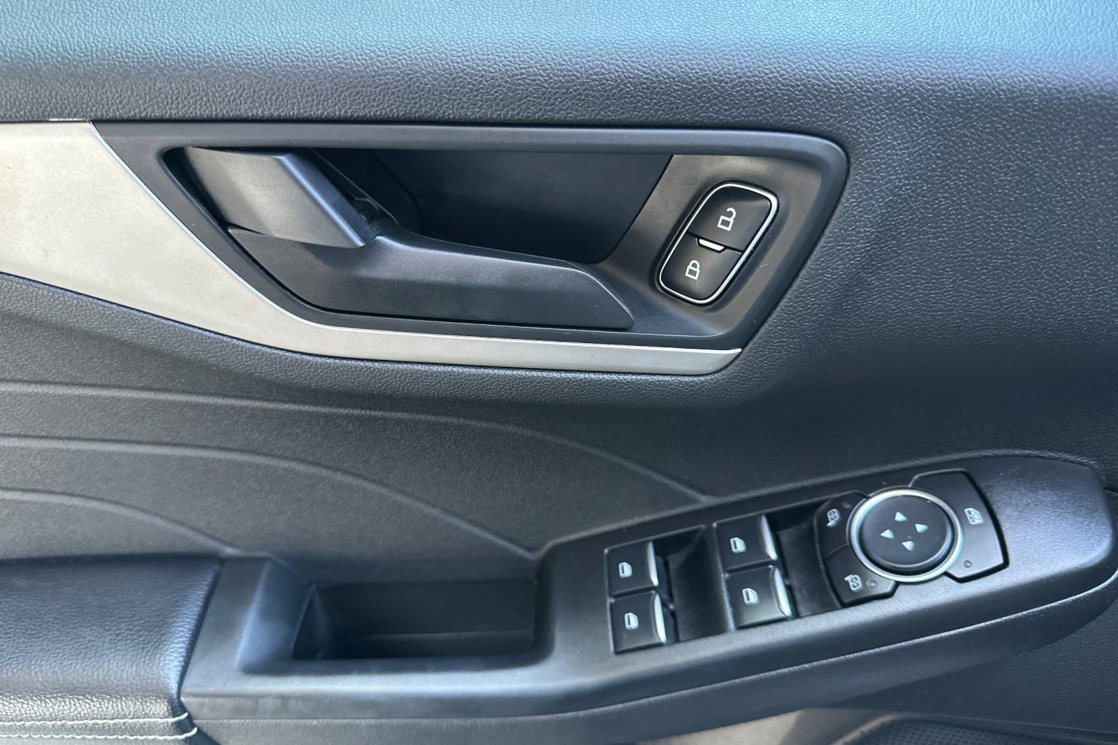 Certified 2022 Ford Escape SE w/ SE Sport Appearance Package FWD image 11