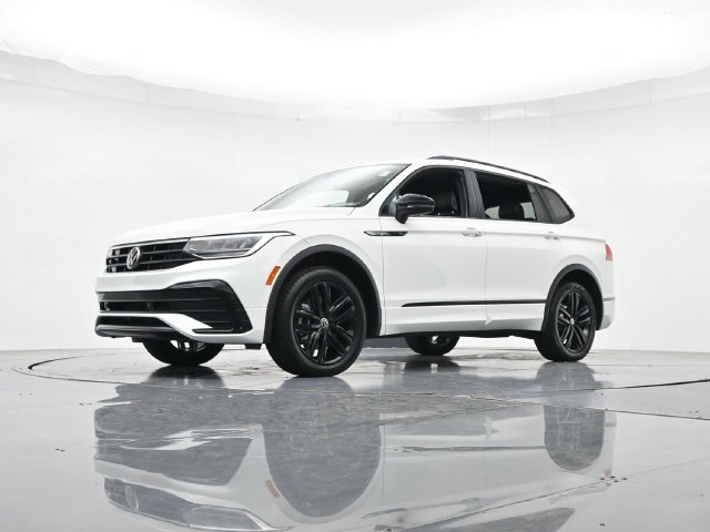 Used 2022 Volkswagen Tiguan SE R-Line FWD image 31