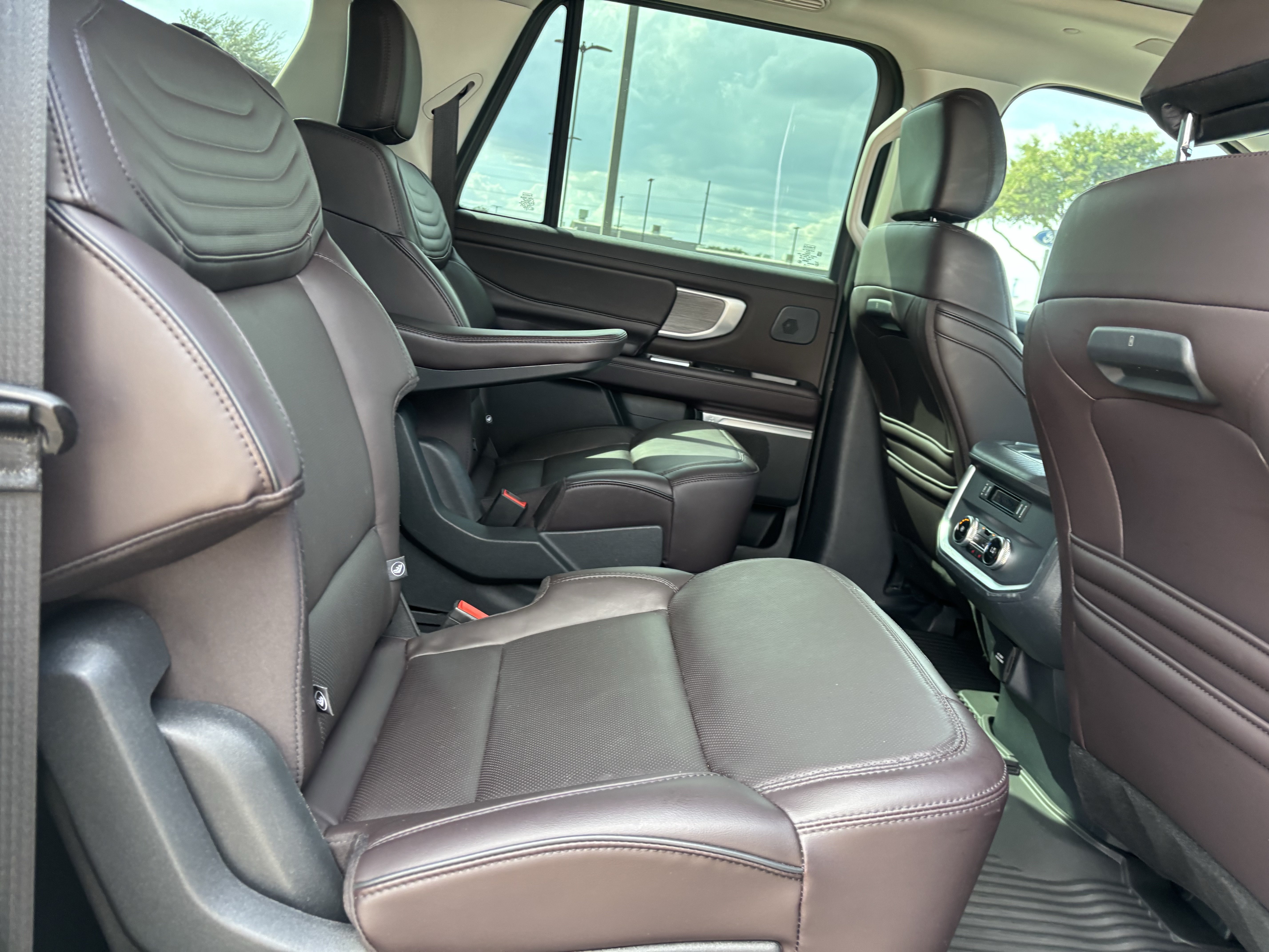 Certified 2025 Ford Expedition Max Platinum w/ Platinum Ultimate Package AWD/4WD image 23