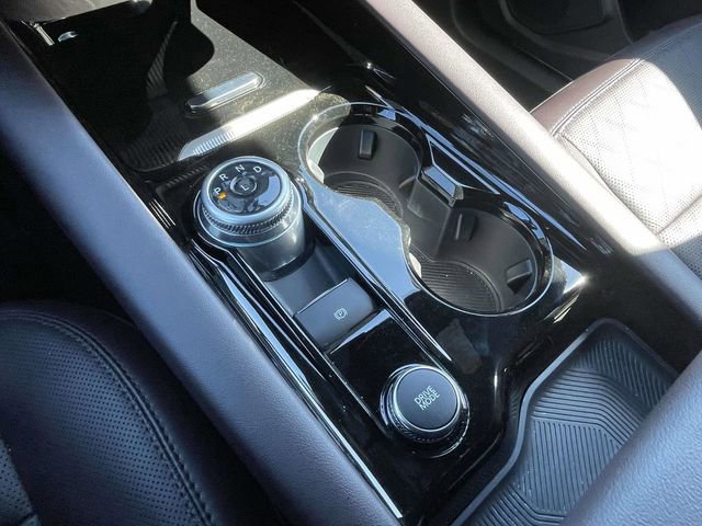 Certified 2025 Ford Explorer Platinum image 24