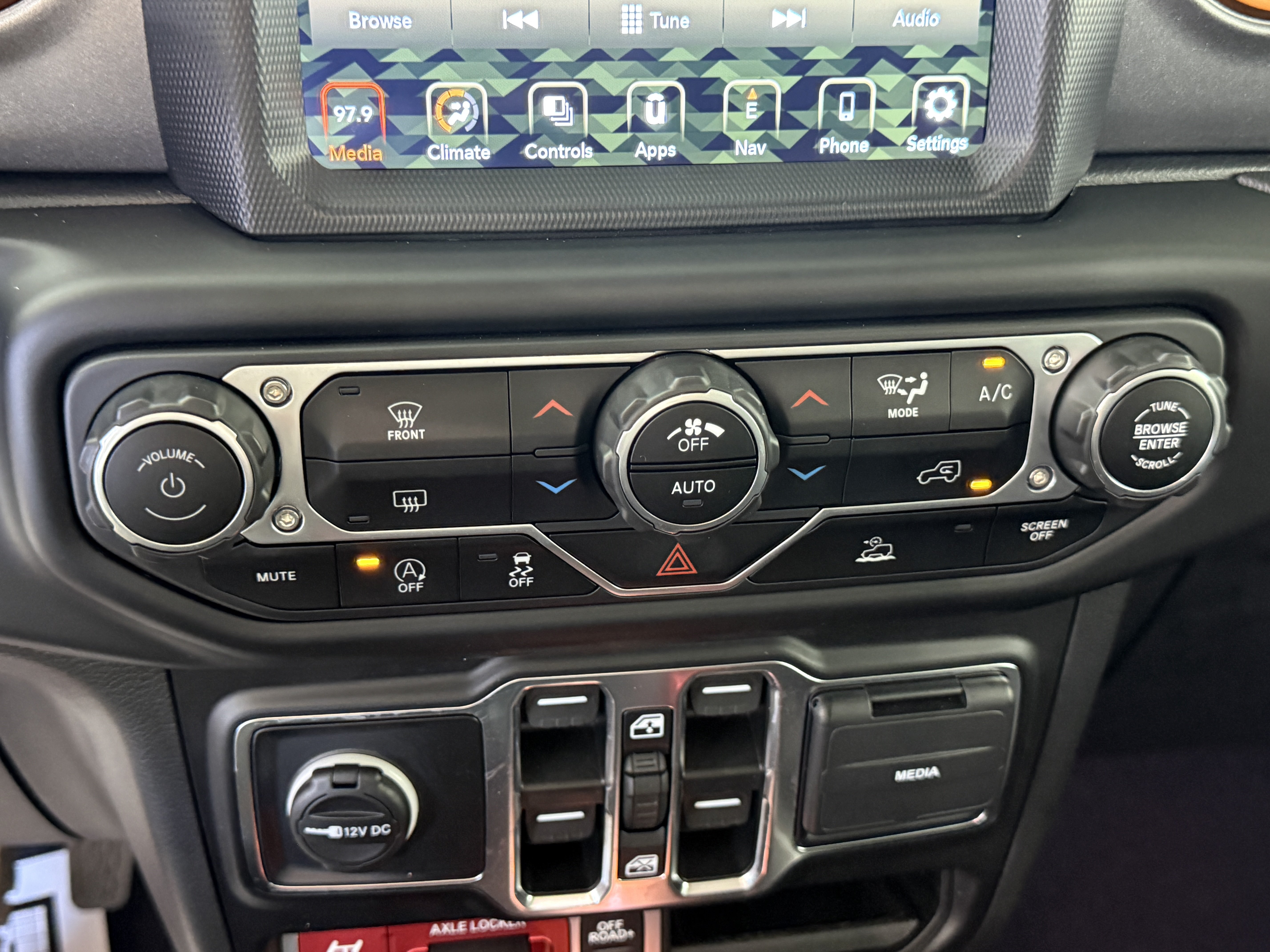 Used 2022 Jeep Gladiator Mojave w/ LED Lighting Group AWD/4WD image 19