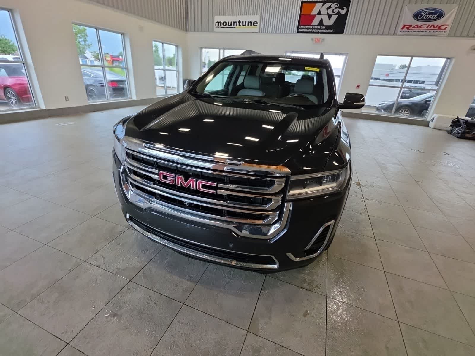 Used 2020 GMC Acadia SLT w/ GMC Pro Grade Package AWD/4WD image 2