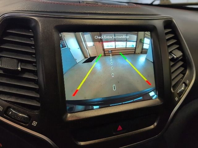 Used 2022 Jeep Cherokee Trailhawk w/ Trailhawk Elite Value Package AWD/4WD image 22
