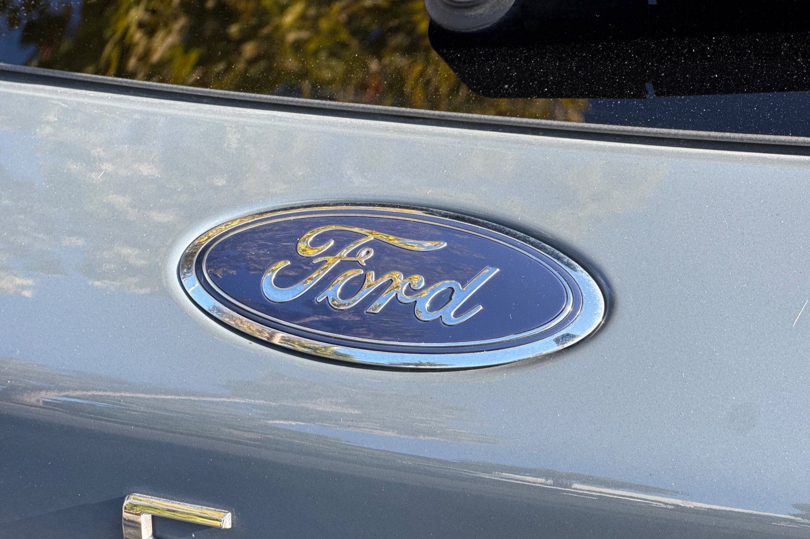 Certified 2025 Ford Escape SE w/ PHEV Premium Package FWD image 29