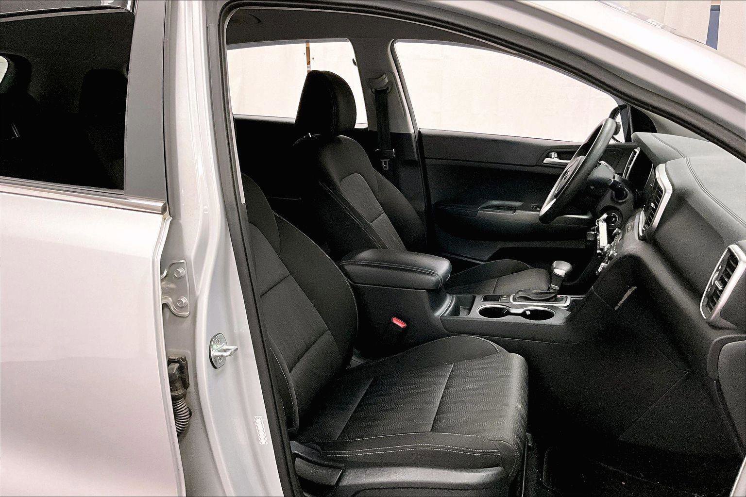 Used 2021 Kia Sportage LX image 9