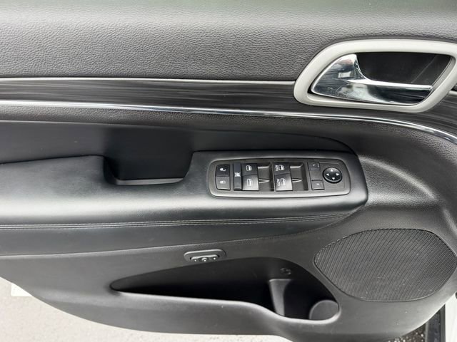 Used 2021 Jeep Grand Cherokee Limited image 14