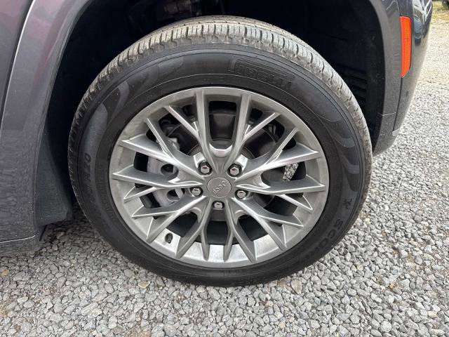 Used 2025 Jeep Grand Cherokee L Summit w/ Advanced Protech Group IV image 4